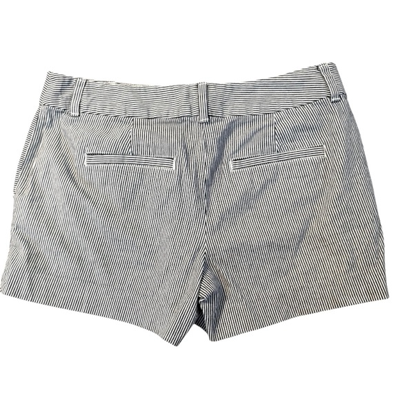 🌹 LOFT Striped Gray and White Women's Shorts - Picture 3 of 6
